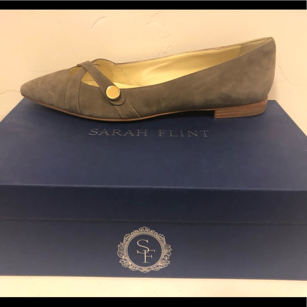 Sarah Flint “Travel Flat” in taupe.